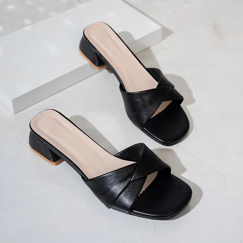 2025 Summer New Fashion Open Toe Solid Color Simple Leather Surface Versatile Candy Color Large Slippers Square Heel Shoes Women