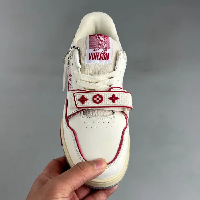 Tênis LV Trainer branco violeta com detalhes em violeta e acabamento em couro da Elventi