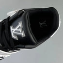 Tênis LV Trainer preto cinza visto de cima mostrando detalhe da língua e interior acolchoado