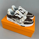 LV Trainer Marrom Monograma