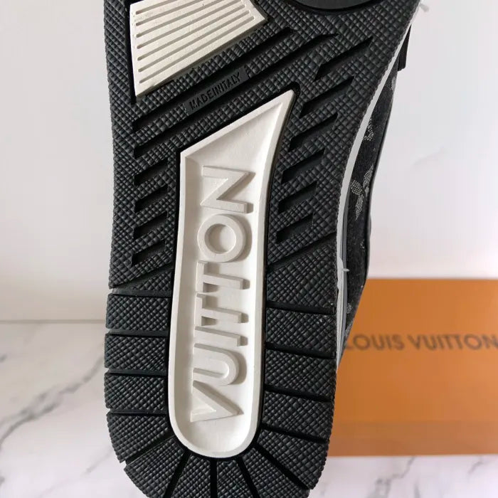 LV Trainer Preto Branco