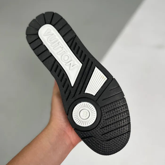 LV Trainer Preto Branco