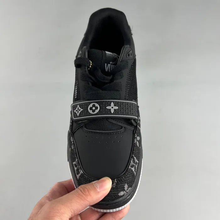 lv-trainer-preto-branco